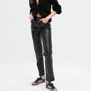 BLACK LEATHER PANTS